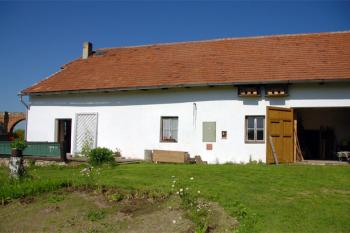 Hospodářské stavení ( © Petr Vaculčík 05/2007)
