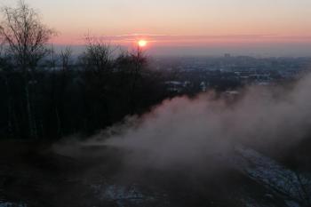 pohled z vrcholu haldy na západ Slunce nad Ostravou ( © Jan P. Štěpánek 12/2010)