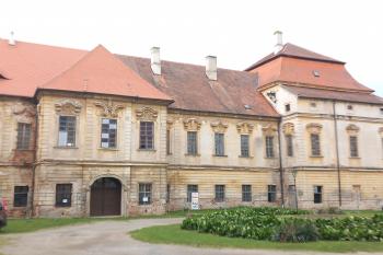 Západní křídlo klášterních budov (© Ivo Rozehnal  04/2024)
