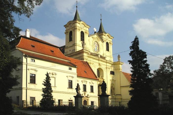 klášter benediktinů s kostelem sv. Petra a Pavla