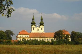 rajhradský chrám s rekonstrukcí barokních bání - počítačová grafika (© de.ardoise 10/2005)