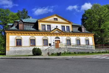 pohled na zámek od jihu ( © Radovan Smokoň 05/2013)