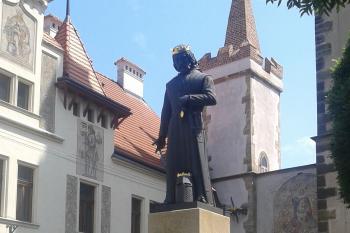 Pražská brána a pomník krále Přemysla Otakara II. (© Ivo Rozehnal 06/2020)