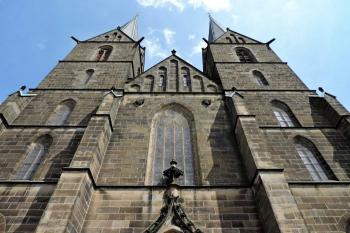 dvojvěžové průčelí kostela (© Jan P. Štěpánek 05/2014)