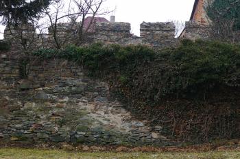 severní dvojitá hradba (© Karel Husák, 03/2012)