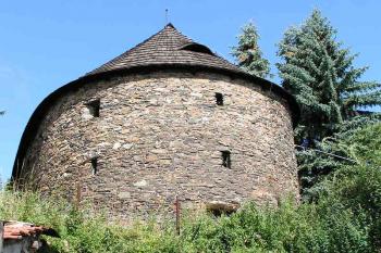 Jihovýchodní hradby - Muzejní bašta ( © Petr Turyna 07/2005)