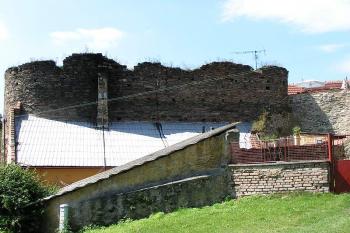Mohutná bašta před bývalou Kolínskou branou ( © Petr Turyna 07/2005)