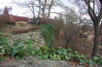 jihovýchodní parkán (© Karel Husák, 11/2009)