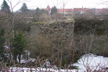 první bašta západního parkánu (© Karel Husák, 02/2010)