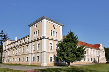 Jihozápadní nároží ( © Luděk Pitter 09/2006)