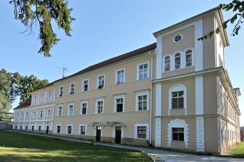 Severozápadní nároží ( © Luděk Pitter 09/2006)