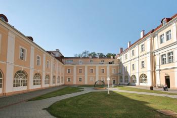 Nádvoří ( © Luděk Pitter 09/2006)