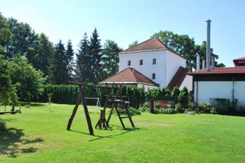 Sýpka v zadní části dvora. ( © Miroslav BITTER 07/2008)