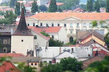 Velvarská brána od východu ( © Petr Turyna 07/2005)
