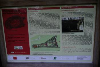 Nový Hrad u Kunratic informační panel před hradem (© aleshwarrior, 05/2013)