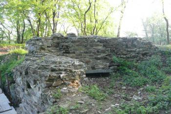 Nový Hrad u Kunratic postup rekonstrukce květen 2013 (© aleshwarrior, 05/2013)