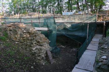 Nový Hrad u Kunratic postup rekonstrukce květen 2013 (© aleshwarrior, 05/2013)