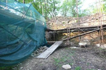 Nový Hrad u Kunratic postup rekonstrukce květen 2013 (© aleshwarrior, 05/2013)