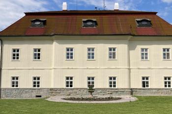 Zámek z jižní strany (© Romana Hegrová 12/2025)