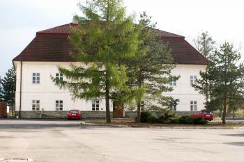 Pohled na zámek ze dvora (© Miroslav BITTER 06/2005)