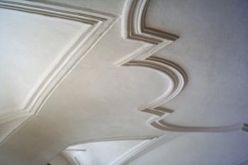 Ukázka štukové výzdoby ve spodním patře budovy (© Miroslav BITTER 06/2005)