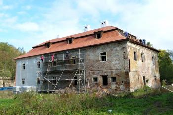na zadním křídle se ještě pracuje ( © Jan P. Štěpánek 10/2012)