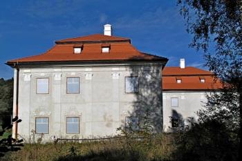 celkový pohled na zadní trakt zámku (© Jan P. Štěpánek 10/2013)
