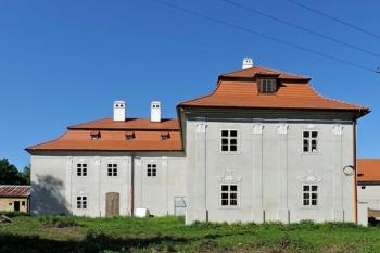 zahradní průčelí zámku (© Jan P. Štěpánek 05/2014)