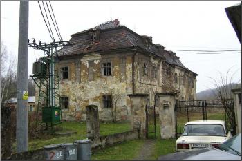 pohled od příjezdu k zámku ( © Jan P. Štěpánek 04/2005)