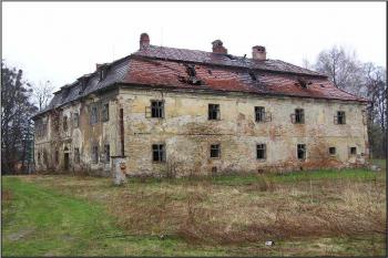 celkový pohled na zámek od západu ( © Jan P. Štěpánek 04/2005)
