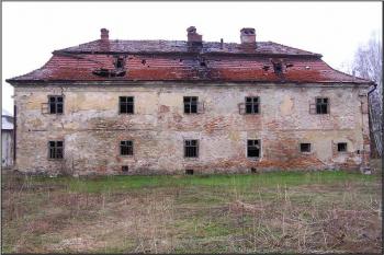 jihozápadní průčelí zámku ( © Jan P. Štěpánek 04/2005)