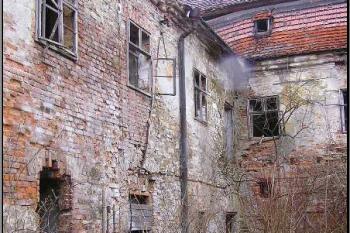 vnitřní nároží zámku ( © Jan P. Štěpánek 04/2005)