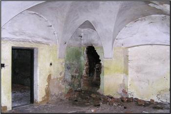 klenutá místnost přízemí zámku ( © Jan P. Štěpánek 04/2005)