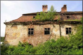 severovýchodní průčelí tzv. bočního křídla ( © Jan P. Štěpánek 08/2005)