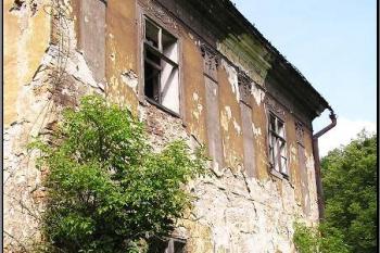 severovýchodní průčelí hlavního křídla zámku ( © Jan P. Štěpánek 08/2005)