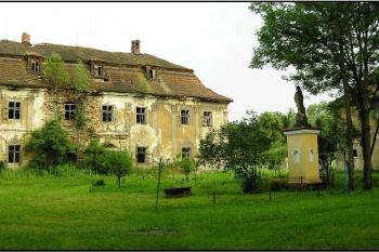 panorama zámku ze dvora ( © Jan P. Štěpánek 08/2005)