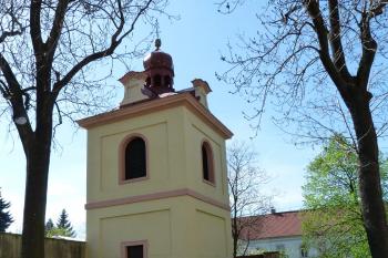  kostel sv. Jakuba - zvonice (© František Kinař, 04/2012)