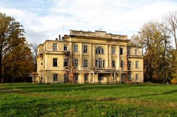 celkový pohled na zámek z parku (© Jan P. Štěpánek 10/2013)