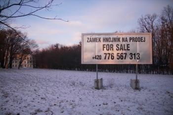Informace o prodeji zámku (© Tomáš Peterek, 12/2014)