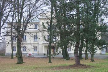 hlavní sev.průčelí zámku (© D Dohňanský, 04/2016)