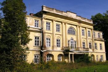 Jižní průčelí zámku od jihozápadu ( © Jan P. Štěpánek 09/2007)