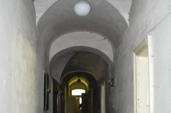 klenutá podélná chodba v přízemí zámku ( © Jan P. Štěpánek 07/2008)