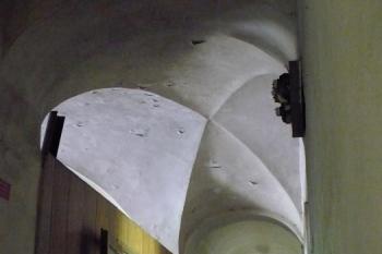 klenba na styku průjezdní chodby a podélné chodby přízemí ( © Jan P. Štěpánek 07/2008)