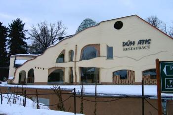 Restaurace a konferenční centrum ( © Pavel Vítek 02/2006)