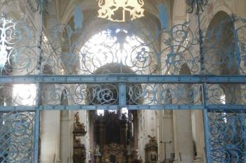 Pohled do lodi a vstupní mříž (© Johannes Cladis, 08/2014)