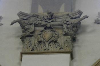 Detail hlavice pilíře (© Johannes Cladis, 04/2014)