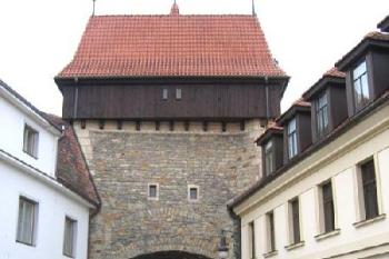 Městské opevnění - Žatecká brána ( © Pavel Vítek 03/2006)