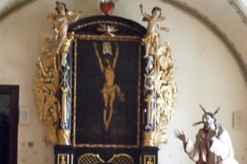 Oltář ukřižování v pravé boční kapli (©doxa  , 02/2014)