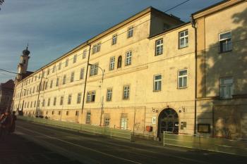 průčelí západního traktu kláštera ( © Milan Caha 09/2007)