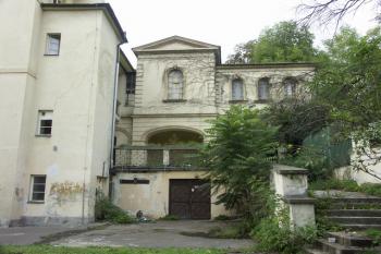 novější vestavba ve dvorním traktu ( © Milan Caha 11/2007)